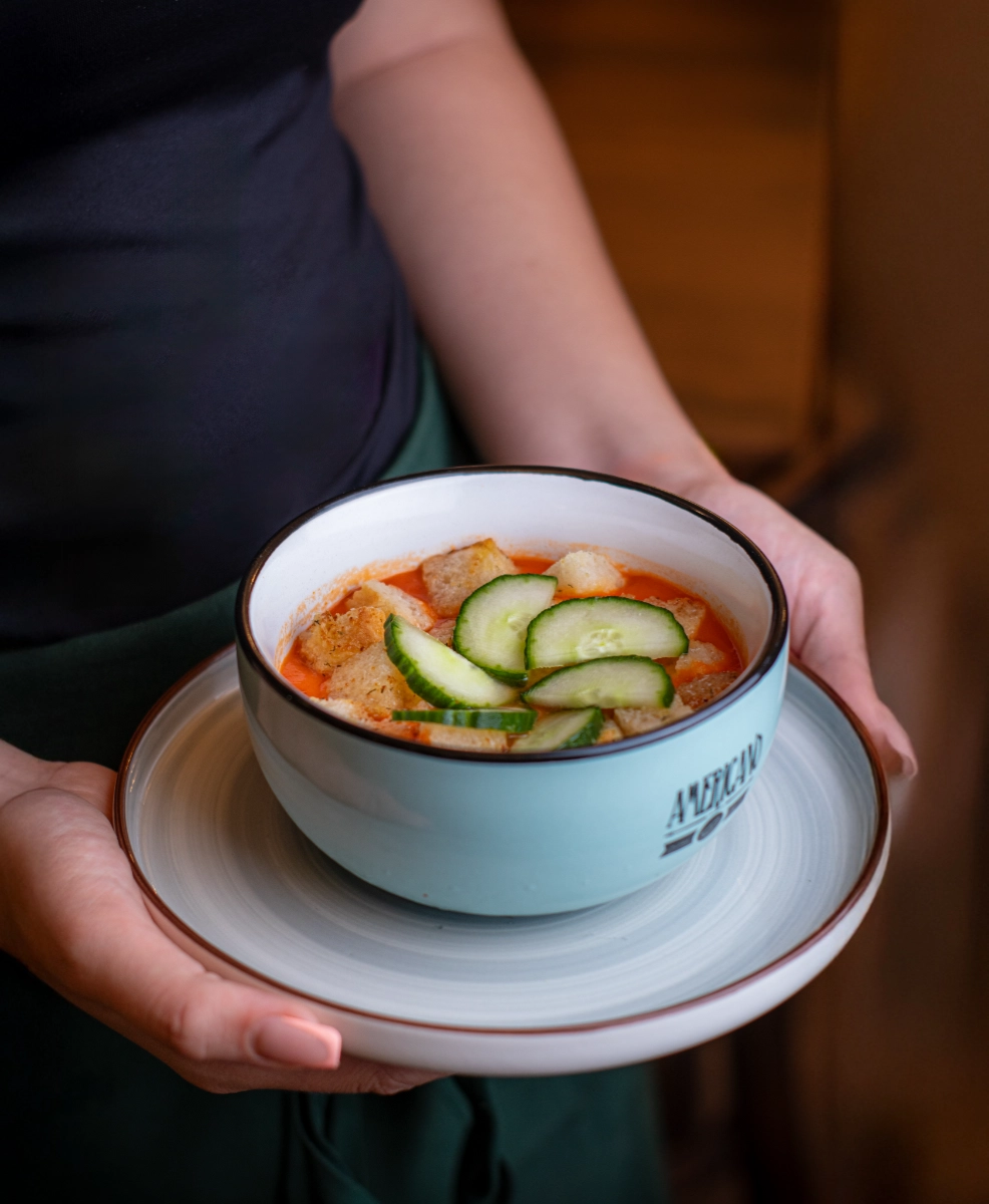 Gazpacho y comida casera española todo el día - cocina non stop